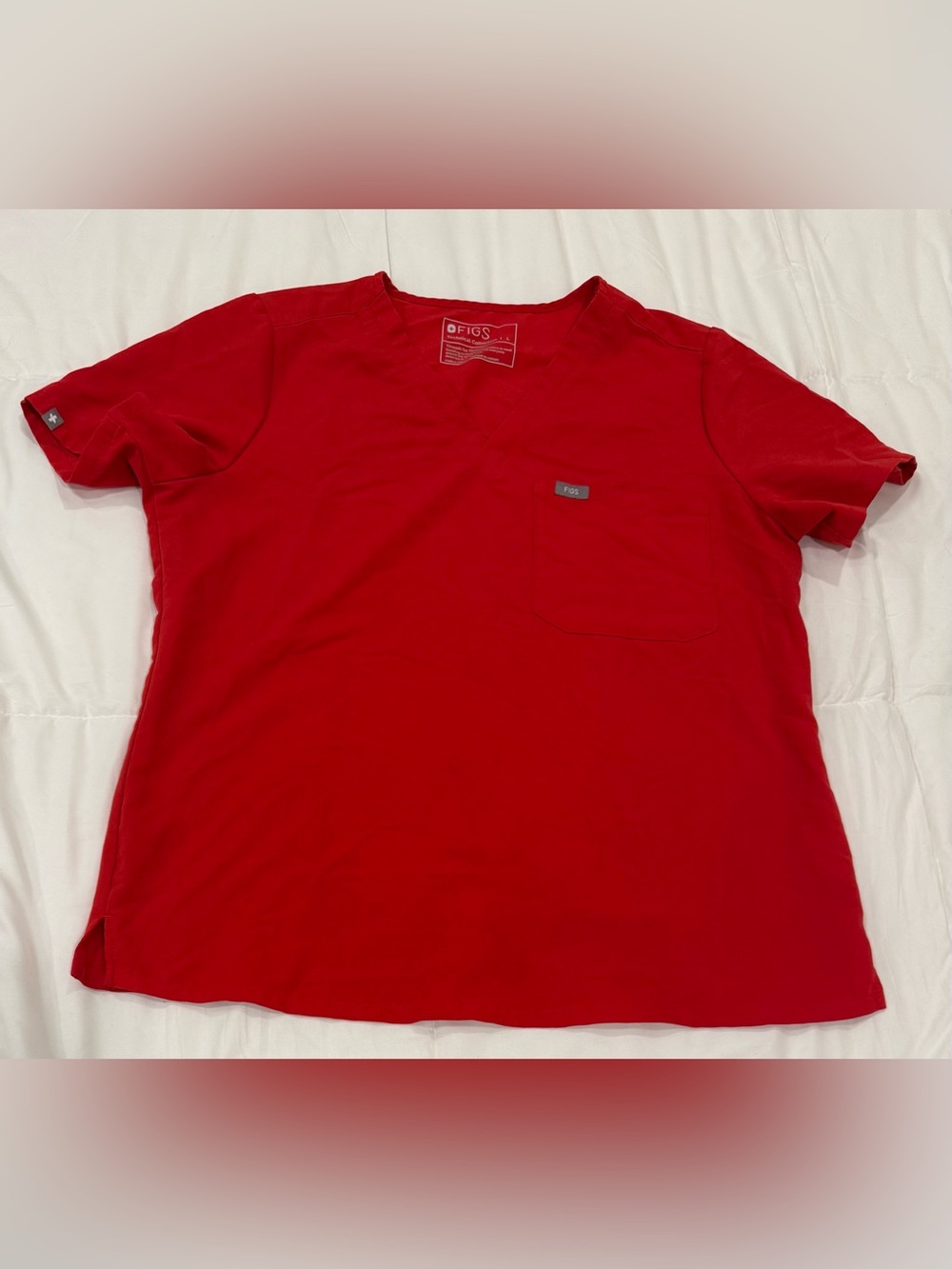 FIGS Technical Collection Red Catarina One-Pocket Scrub Top - Size L (PO 3715)